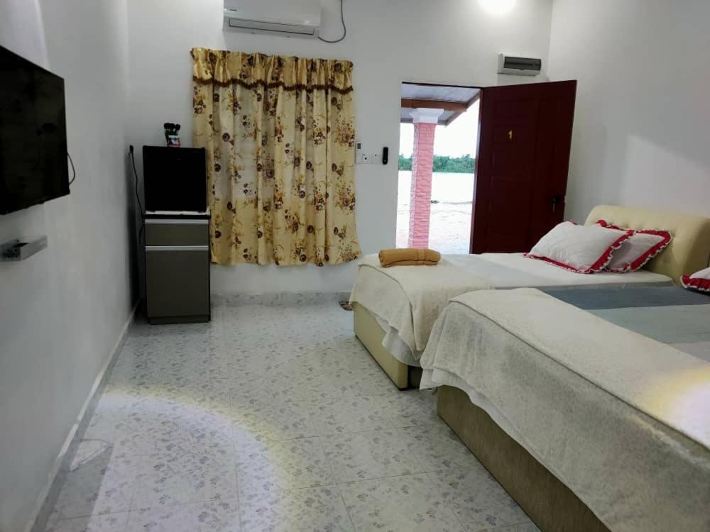 Roomstay Tokbah Demuara Kuala Besut Buitenkant foto