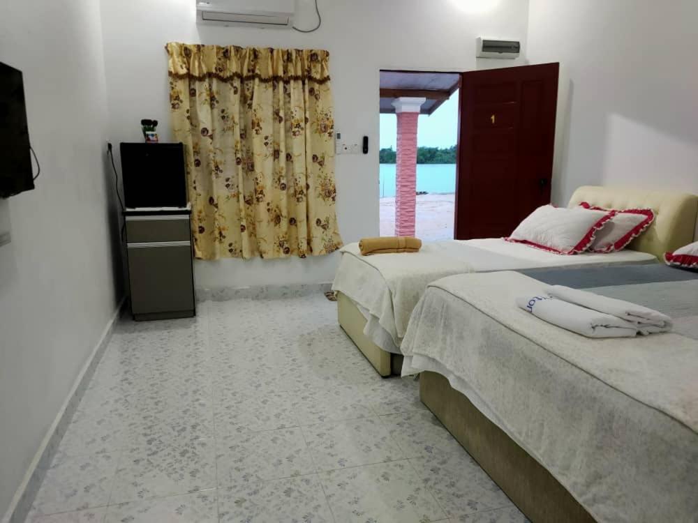 Roomstay Tokbah Demuara Kuala Besut Buitenkant foto