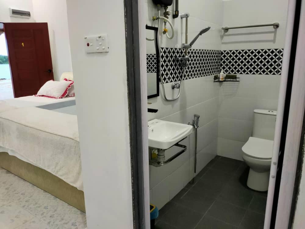 Roomstay Tokbah Demuara Kuala Besut Buitenkant foto
