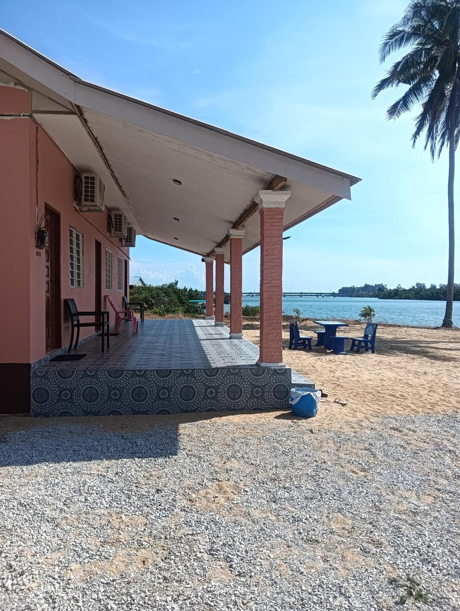 Roomstay Tokbah Demuara Kuala Besut Buitenkant foto